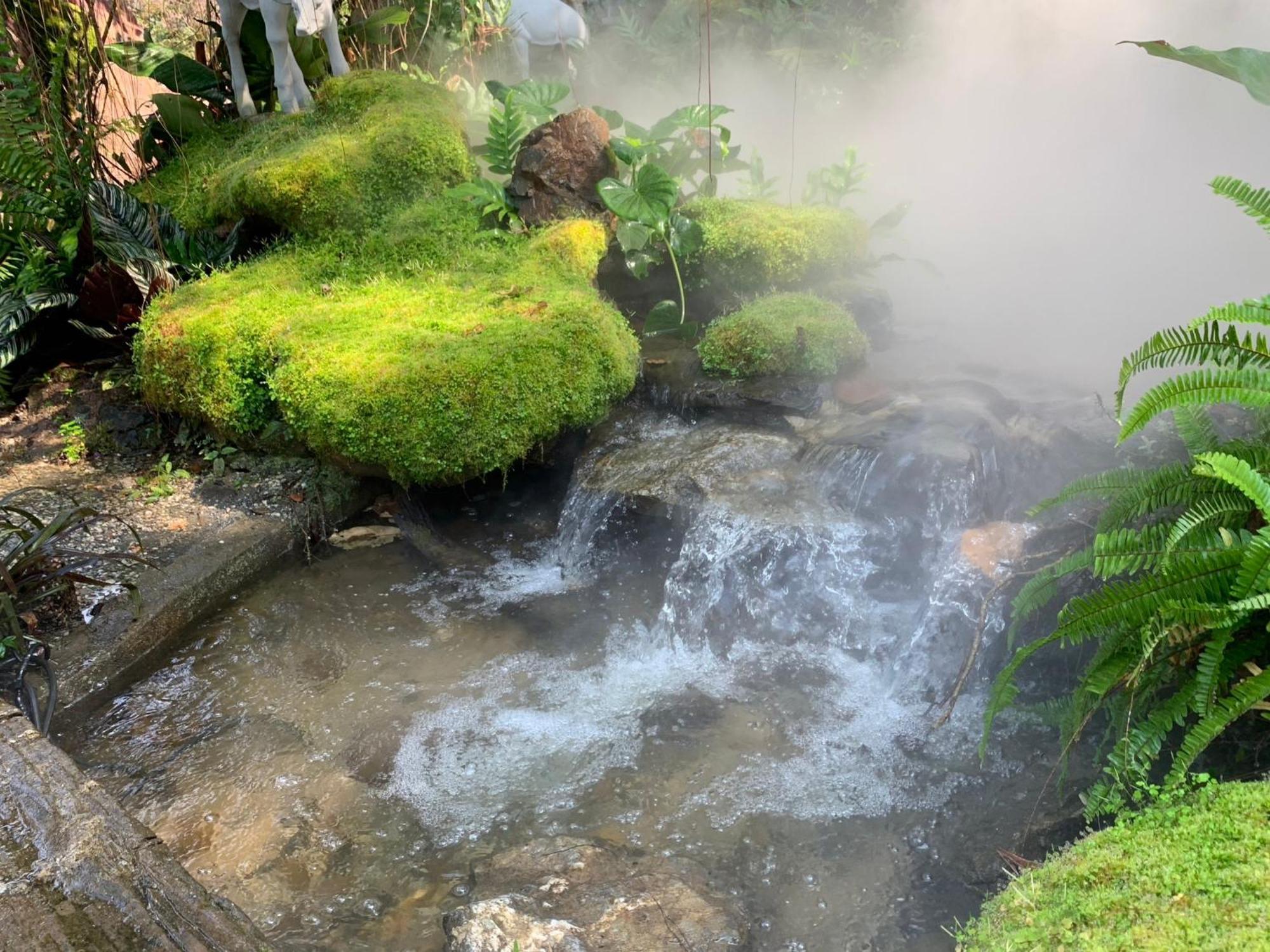 Baan Pingkan Wellness Resort San Kamphaeng Exteriör bild