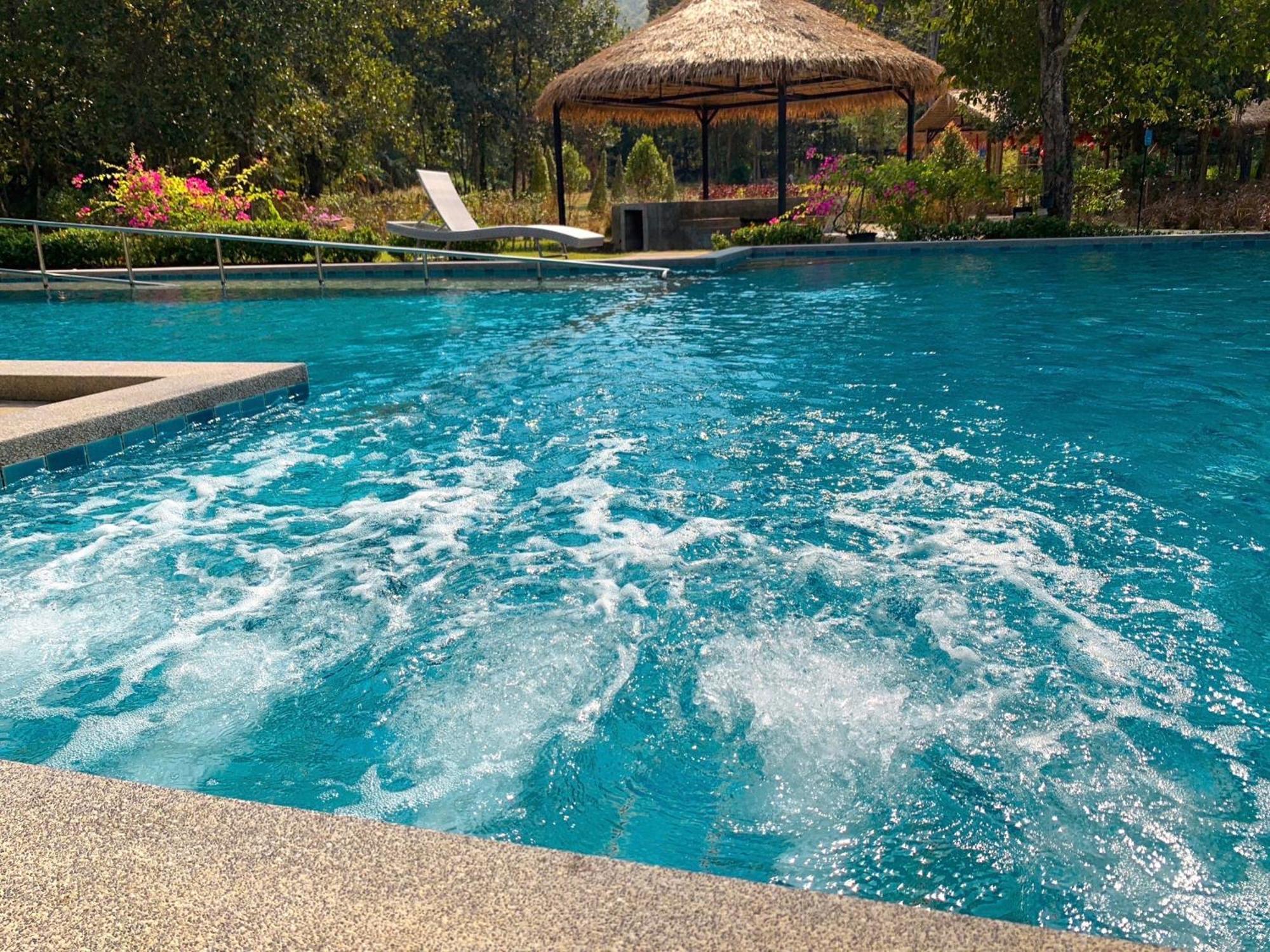 Baan Pingkan Wellness Resort San Kamphaeng Exteriör bild