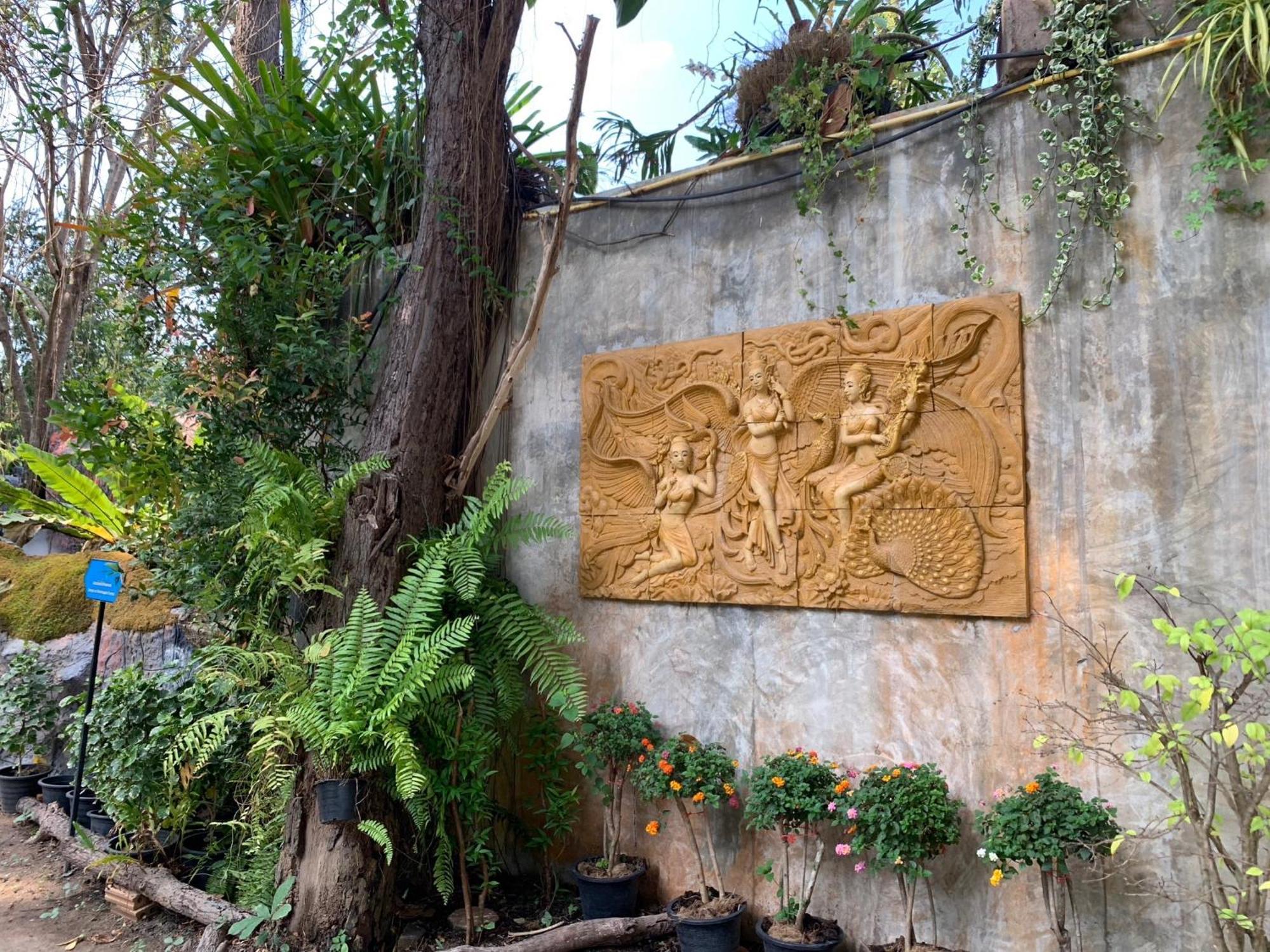 Baan Pingkan Wellness Resort San Kamphaeng Exteriör bild